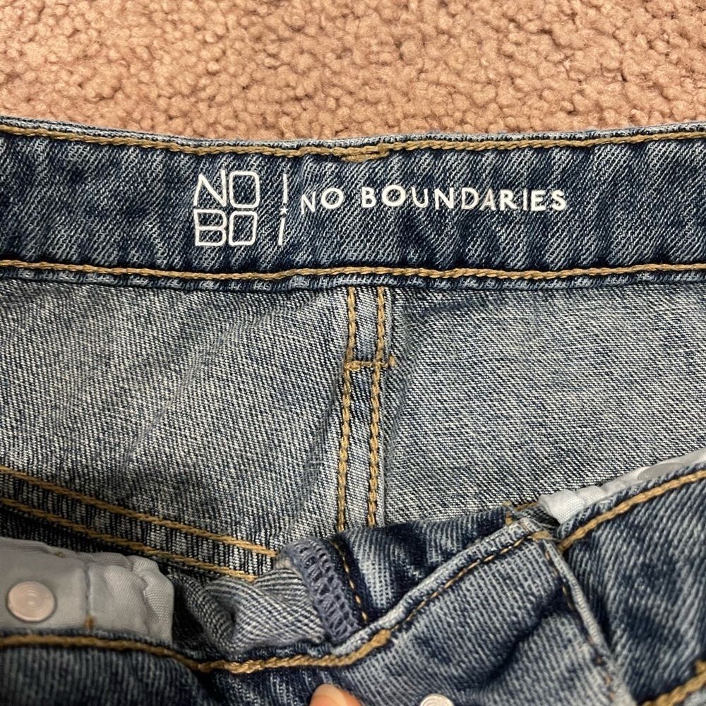 NO BOUNDARIES Y2k Patch Distressed Denim Mom Jeans - Picture 3 of 9